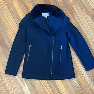 HM wool blend coat blue with black faux fur collar size 2 .